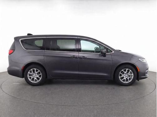 Granite Crystal Metallic Clearcoat 2023 Chrysler Pacifica Touring L