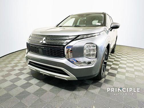 2023 Mitsubishi Outlander SE