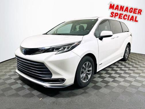 2021 Toyota Sienna XLE