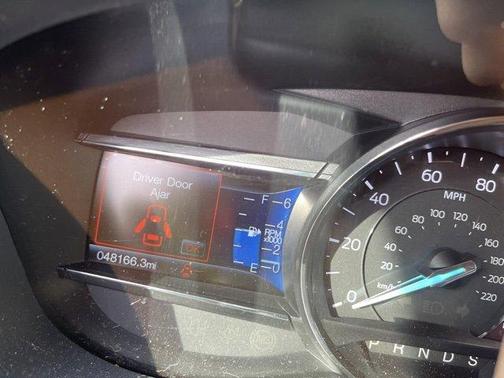 Photo 4 of 4 of 2016 Ford Explorer XLT