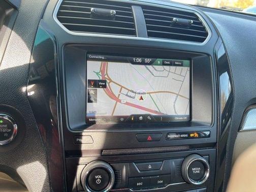 Photo 3 of 4 of 2016 Ford Explorer XLT