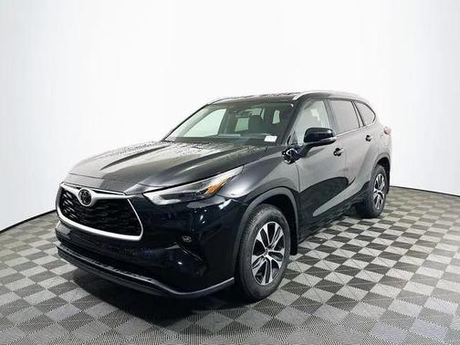 2025 Toyota Highlander LE