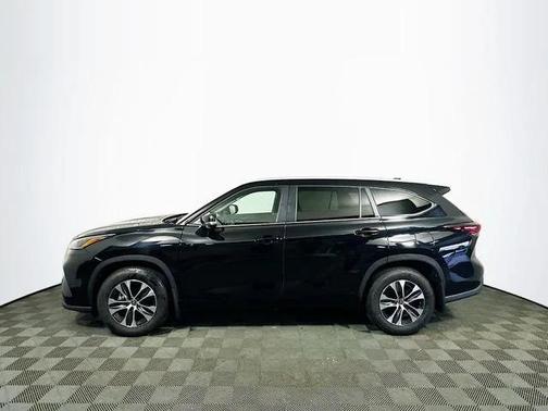 2025 Toyota Highlander LE