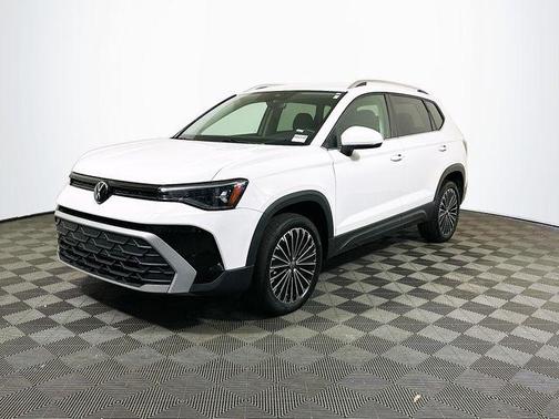 Pure White 2025 Volkswagen Taos 1.5T SE