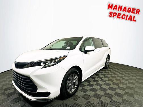 2023 Toyota Sienna LE