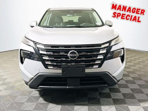 Brilliant Silver Metallic 2024 Nissan Rogue SV