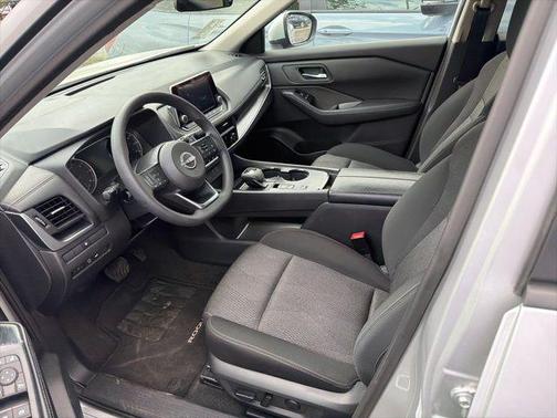 Brilliant Silver Metallic 2024 Nissan Rogue SV