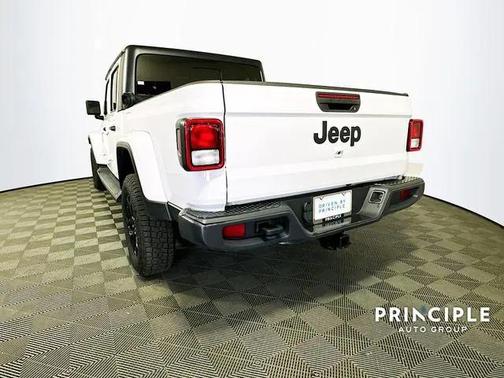 2022 Jeep Gladiator Sport