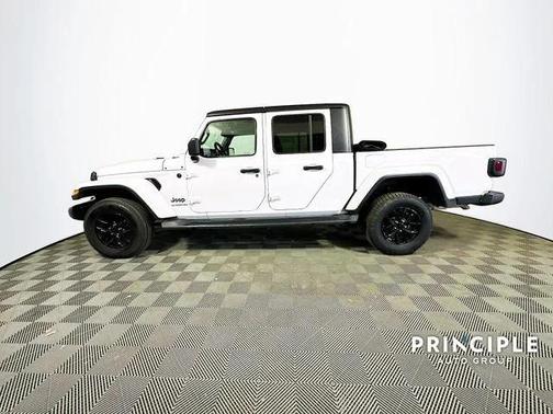 2022 Jeep Gladiator Sport