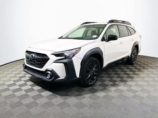 Crystal White Pearl 2023 Subaru Outback Onyx Edition
