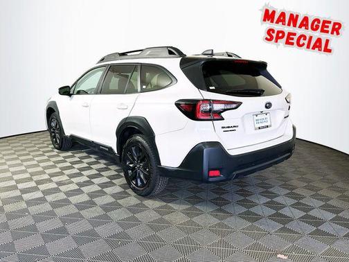 Crystal White Pearl 2023 Subaru Outback Onyx Edition