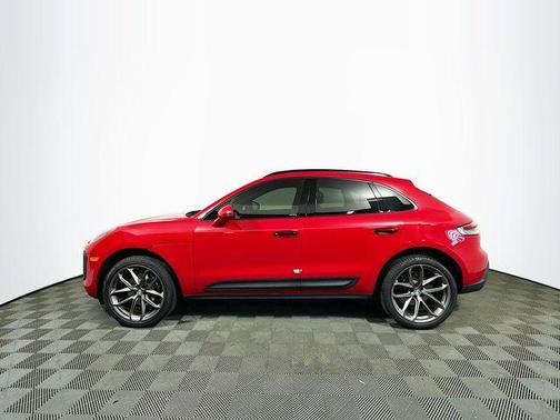 2022 Porsche Macan Base