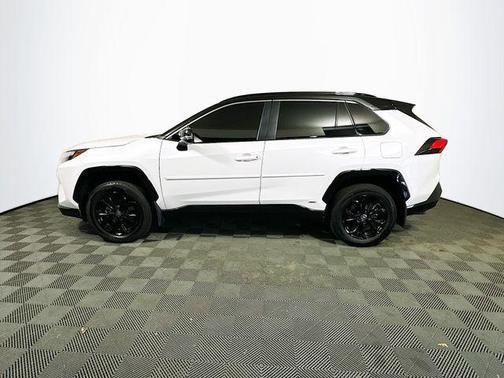 Ice Cap 2024 Toyota RAV4 Hybrid SE