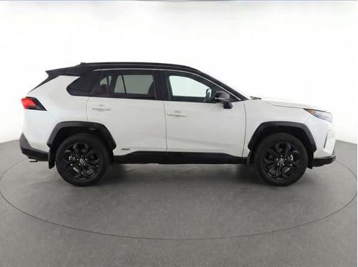 Ice Cap 2024 Toyota RAV4 Hybrid SE
