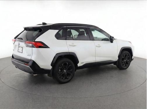 Ice Cap 2024 Toyota RAV4 Hybrid SE