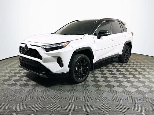 Ice Cap 2024 Toyota RAV4 Hybrid SE