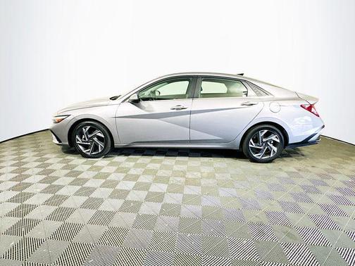 Fluid Metal 2025 Hyundai ELANTRA SEL