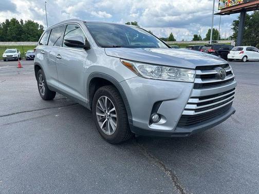 Celestial Silver Metallic 2019 Toyota Highlander XLE