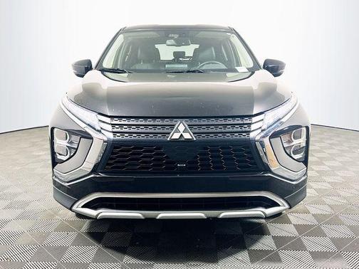 Labrador Black Pearl 2024 Mitsubishi Eclipse Cross SE