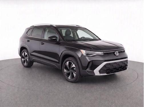 Deep Black Pearl 2025 Volkswagen Taos 1.5T SE