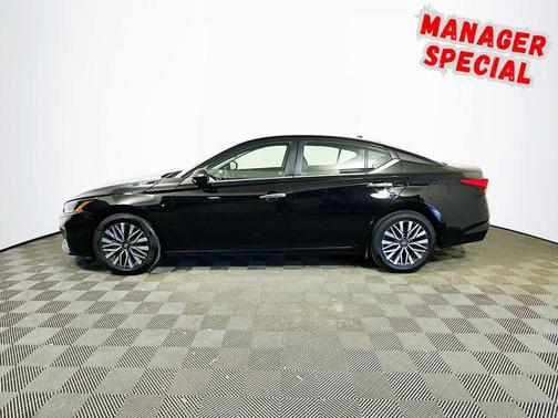 Super Black Clearcoat 2024 Nissan Altima 2.5 SV