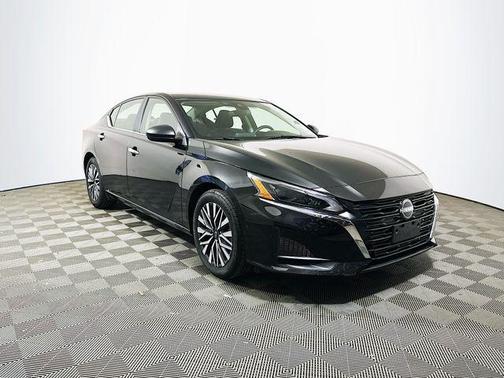 Super Black Clearcoat 2024 Nissan Altima 2.5 SV