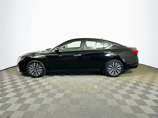 Super Black Clearcoat 2024 Nissan Altima 2.5 SV