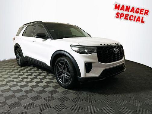 Star White Metallic Tri-Coat 2025 Ford Explorer ST