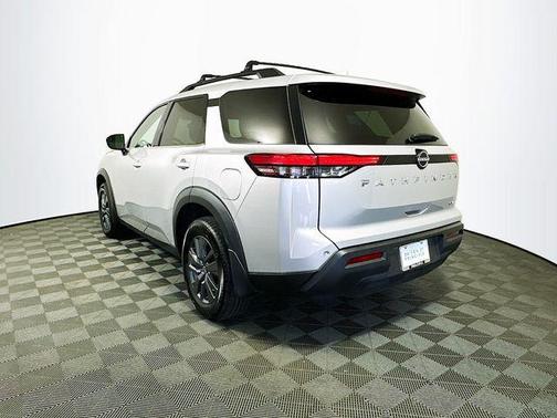 2023 Nissan Pathfinder SV