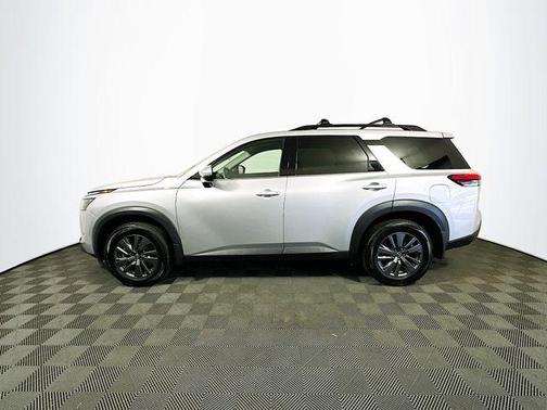 2023 Nissan Pathfinder SV