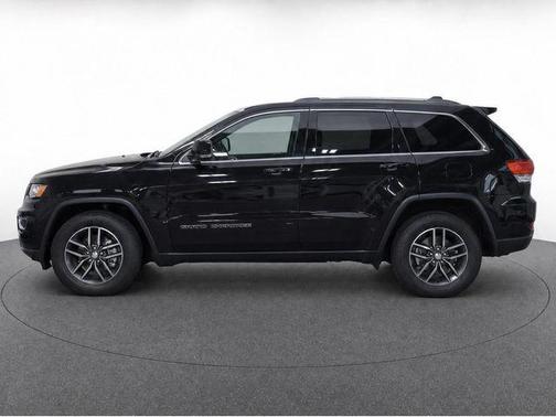 Diamond Black Crystal Pearlcoat 2018 Jeep Grand Cherokee Laredo E