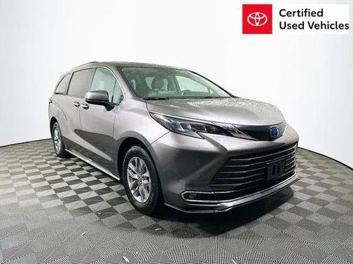 2024 Toyota Sienna XLE