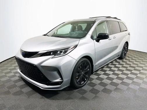2021 Toyota Sienna XSE 7 Passenger
