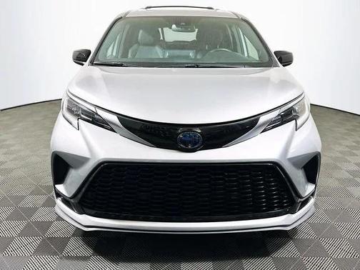 2021 Toyota Sienna XSE 7 Passenger