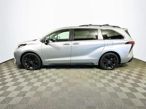 2021 Toyota Sienna XSE 7 Passenger