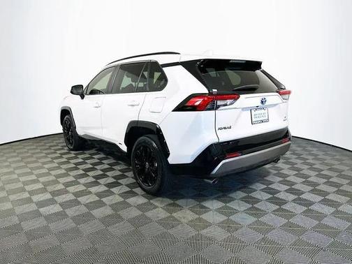 2022 Toyota RAV4 Hybrid SE