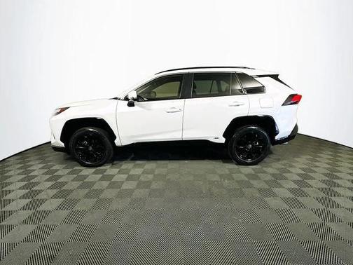 2022 Toyota RAV4 Hybrid SE