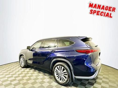 2022 Toyota Highlander Platinum