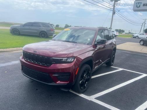 2025 Jeep Grand Cherokee Laredo