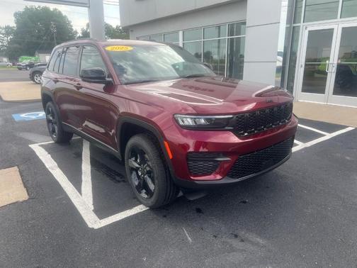 2025 Jeep Grand Cherokee Laredo