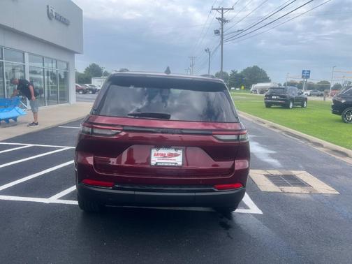 2025 Jeep Grand Cherokee Laredo