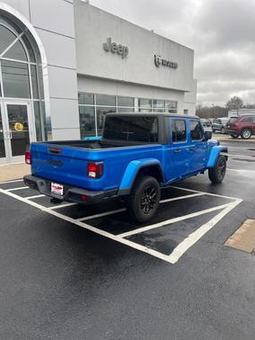 2023 Jeep Gladiator Sport