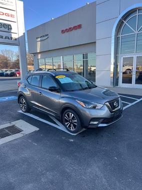 2020 Nissan Kicks SR