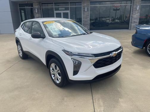 2025 Chevrolet Trax LS