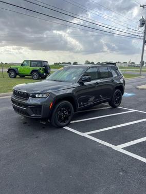 Metallic 2026 Jeep Grand Cherokee Laredo