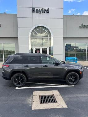 Metallic 2026 Jeep Grand Cherokee Laredo