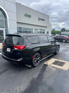 2020 Chrysler Pacifica Touring-L Plus