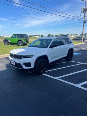 White 2024 Jeep Grand Cherokee Laredo
