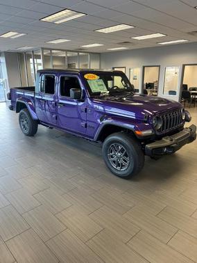 2026 Jeep Gladiator Sport