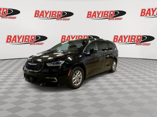 Brilliant Black Crystal Pearlcoat 2024 Chrysler Pacifica Touring-L